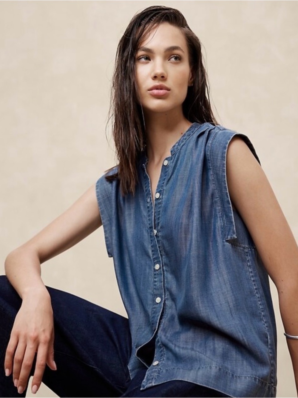 BANANA REPUBLIC Sleeveless Chambray Button-Up Top